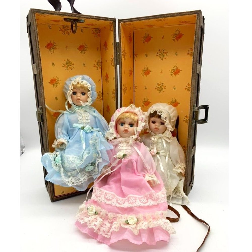 Lasting impressions triplet dolls w/case
